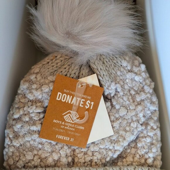 NWT Forever 21 Knit Hat with Pom - Picture 2 of 3